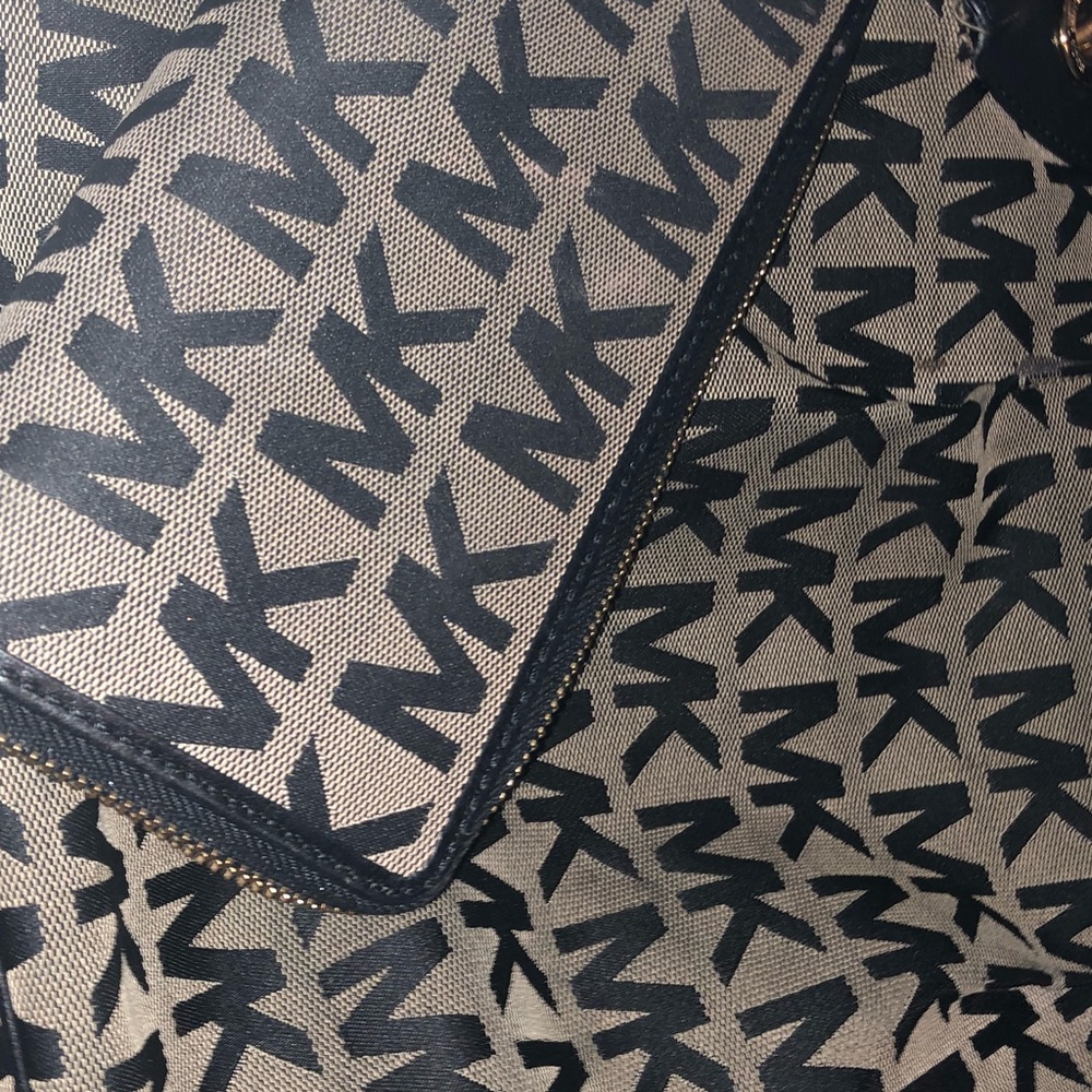 Micheal Kors Purse Wallet Included